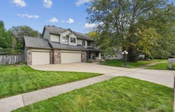 1003 Lakeview Drive, Cedar Falls, IA 50613