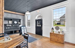 33 W Olive St, Aurora, MO 65605