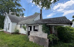 222 S 5th Street, Albion, IL 62806