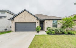 601 Bethpage Drive, Red Oak, TX 75154