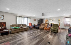 301 E 4th Ave, Lennox, SD 57039