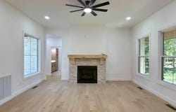 25 CRESCENT Ln, Selmer, TN 38375