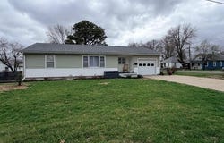 306 High St, Marshall, MO 65340