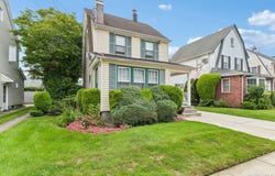 27 Juniper Avenue, Mineola, NY 11501