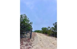 123 Fox Trail Dr, Center Point, TX 78013