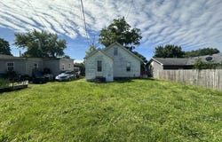 467 Jackson St, Marshall, MO 65340