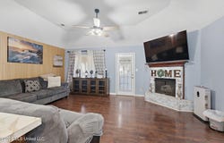4320 Shadow Ridge Drive, Horn Lake, MS 38637