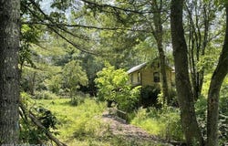 410 Hunters Farm Road, Henryville, PA 18332