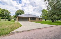 601 S 2nd St, Doon, IA 51235