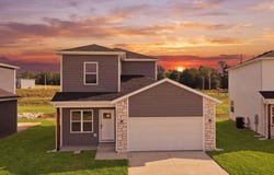 5175 W Crestmere Drive W, Springfield, MO 65802