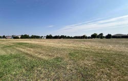 24 Meadow St, Pierre, SD 57501