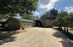 105 BELLAIRE Avenue, Dumas, TX 79029-3321