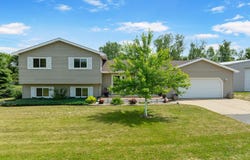 2710 66th St, Minot, ND 58703