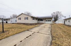 1267 E LOCUST Street, Canton, IL 61520