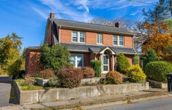 705 RICHMOND AVE, STAUNTON, VA 24401