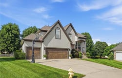 1550 CARRIAGE Circle, Liberty, MO 64068