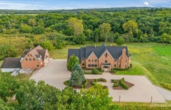 5N719 Castle Drive, St. Charles, IL 60175