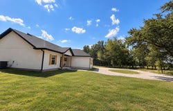 916 E 438th Road, Bolivar, MO 65613