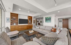 404 E College St, IowaCity, IA 52240