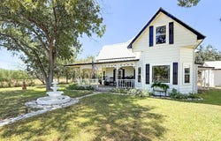 901 ZIG ZAG AVE, Devine, TX 78016