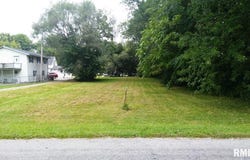 L7 4TH Street, Girard, IL 62640