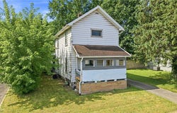 22 Spring Street, Struthers, OH 44471