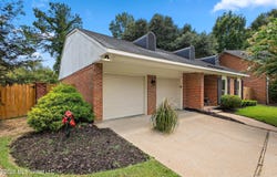 42 Robinwood Place, Jackson, MS 39211