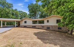 3 Hickory Lane, White Heath, IL 61884