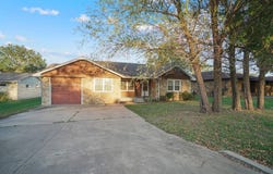 303 S Overlook Dr, Coffeyville, KS 67337