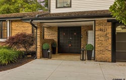 9933 Devonshire Drive, Omaha, NE 68114