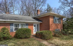 359 E GRANADA Avenue, HERSHEY, PA 17033