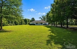 8502 Sweetwater Ln, Pace, FL 32571
