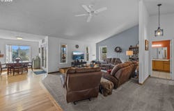 2085 SE SAGEBRUSH Dr, Madras, OR 97741