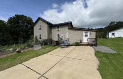 162 Infield Dr, Franklin, PA 16323