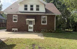 1106 E Olive Street E, Bloomington, IL 61701