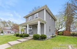 40 E Maple Street NE, Cedar Springs, MI 49319