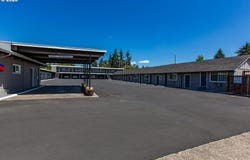 1152 MAIN St, Springfield, OR 97477