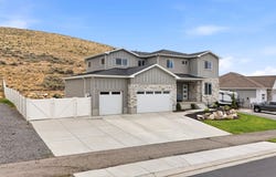 2323 E PATRIOT Dr, Eagle Mountain, UT 84005