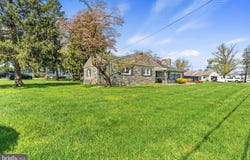 4 PLEASANT Drive, LANCASTER, PA 17602
