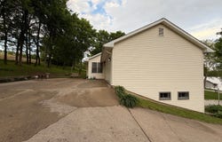 406 Cove Rd, Golden Eagle, IL 62036