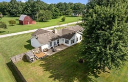 134 Stagecoach Rd, New Franklin, MO 65274