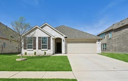 1521 Quentin Drive, Aubrey, TX 76227