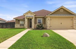 108 PARK HTS, Poth, TX 78147