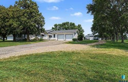 520 S Pleasant Ave, Ramona, SD 57054