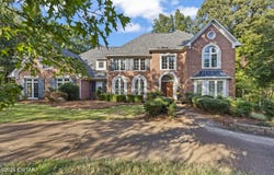 20 Deepwood Drive, Jackson, TN 38305