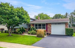 121 W Suffield Drive, Arlington Heights, IL 60004