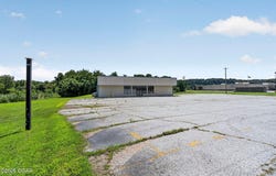 520 N Cliffside Drive, Noel, MO 64854