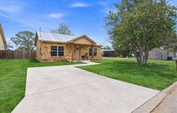 414 Harl St, Pleasanton, TX 78064