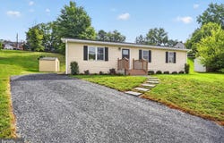 101 VICKERS Way, STAUNTON, VA 24401