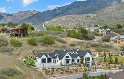 11 E CROSS HILL Ln, Sandy, UT 84092
